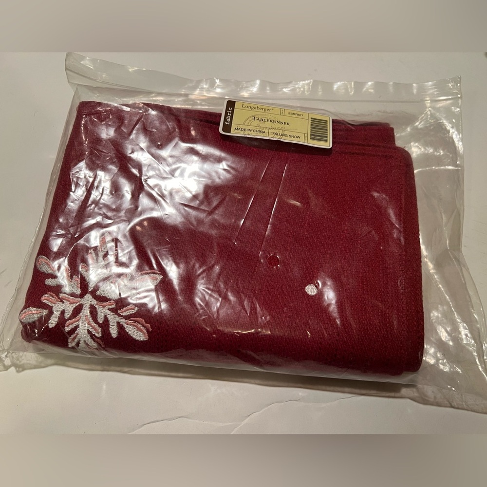 NWT LONGABERGER FALLING SNOW TABLE RUNNER.